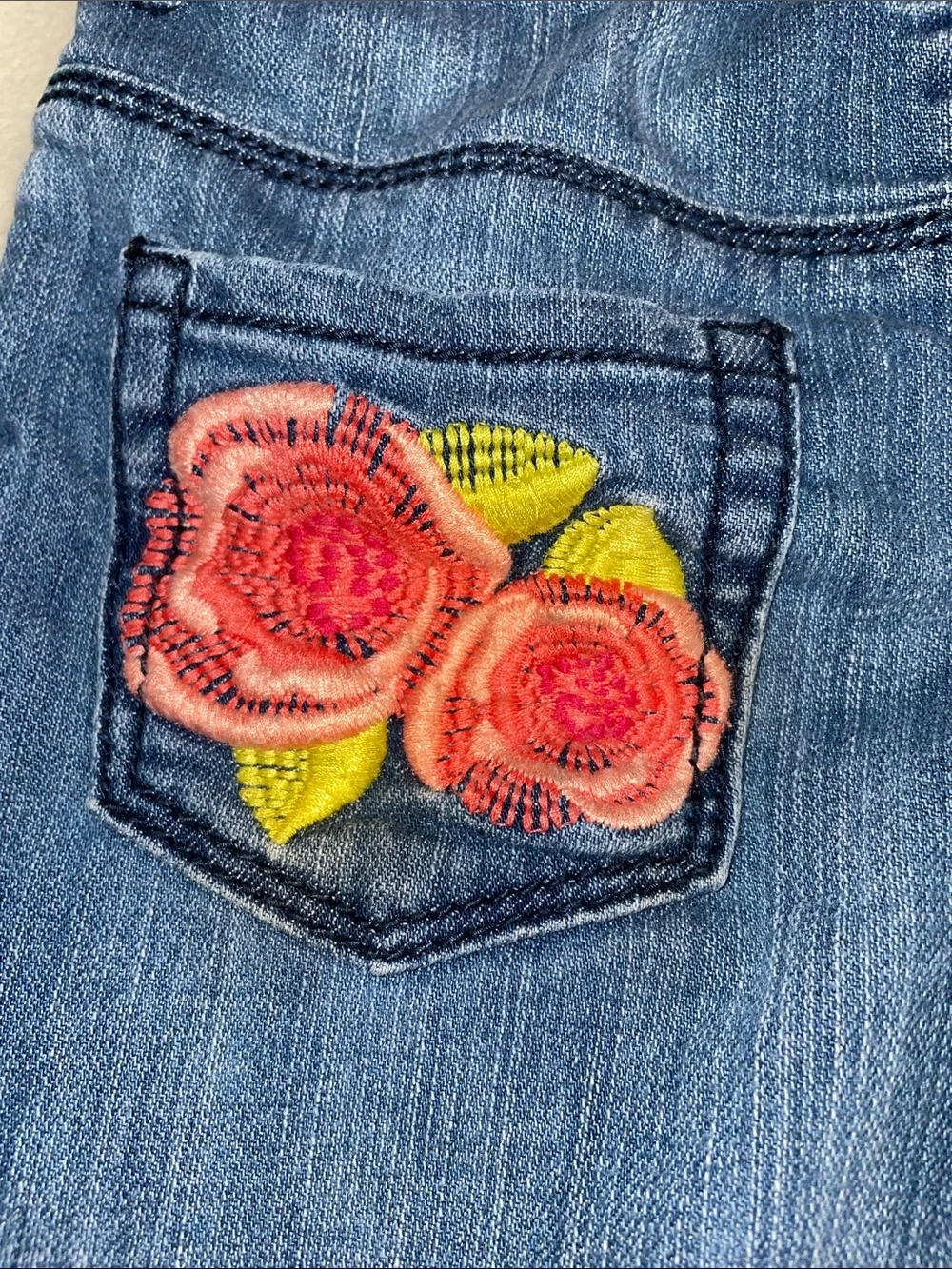Gymboree Girls’ Size 8 Blue Denim Cuffed Shorts w/floral embroidery on pockets